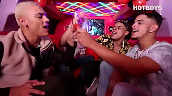 Çince gay çıplak sırtlı porno