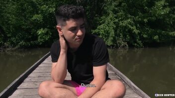 những người đàn ông đã kết hôn có video quan hệ tình dục đồng tính