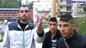 Çinli eşcinsel erkekler sarılma ve öpüşme llc