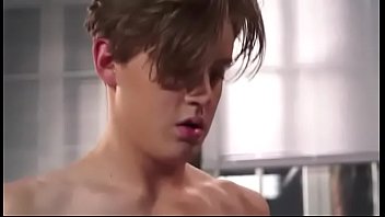 người đồng tính nam đứng quan hệ tình dục với analfingering video xvideo