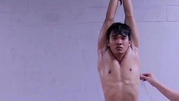Đàn ông dị tính có quan hệ tình dục đồng tính lần đầu tiên