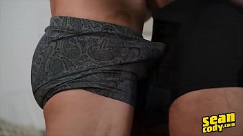 ống đồng tính lưng trần