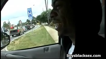 gay venant en se faisant baiser
